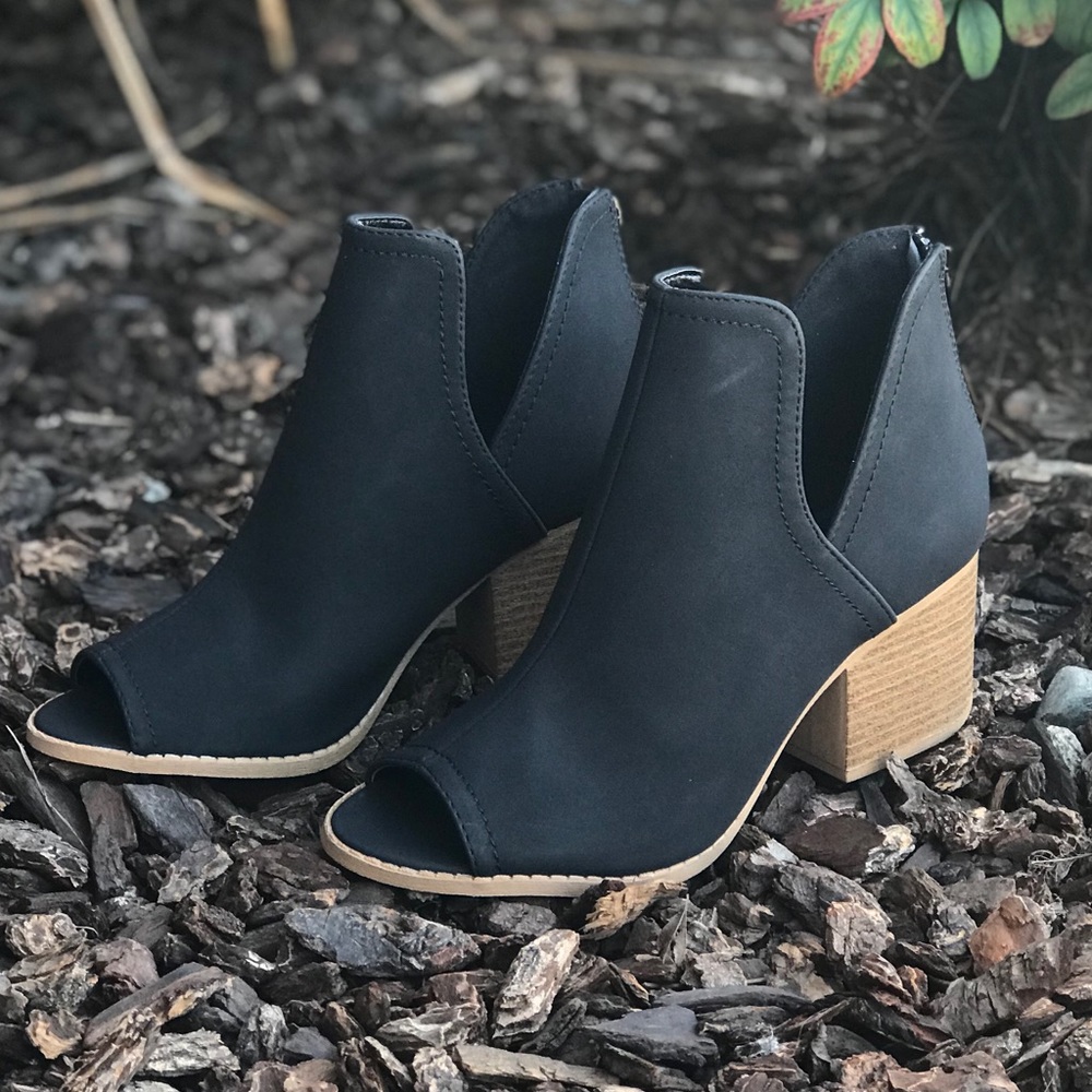 Side cut out peep toe booties